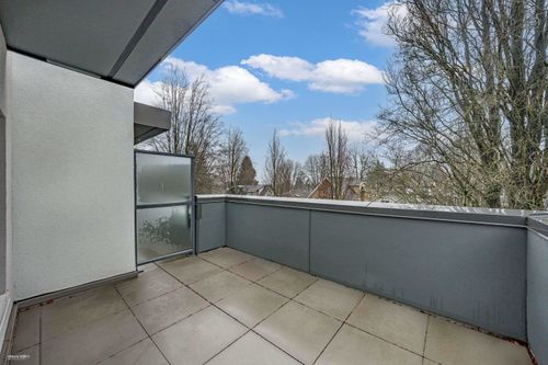 202-2075 E 1st Ave, Vancouver, BC, V5N1B6 | Card Image