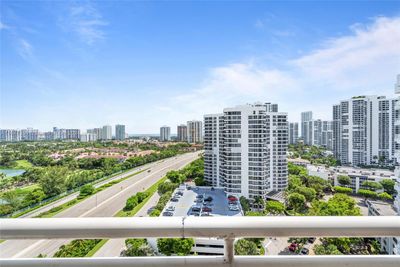 1908 - 3300 Ne 192nd St, Condo with 2 bedrooms, 2 bathrooms and null parking in Aventura FL | Image 2