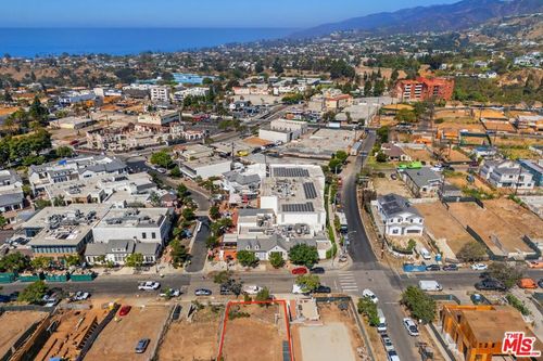 1050 Monument St, Pacific Palisades, CA, 90272-2538 | Card Image