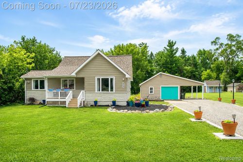 829 Francis St, Rochester Hills, MI, 48307-4916 | Card Image