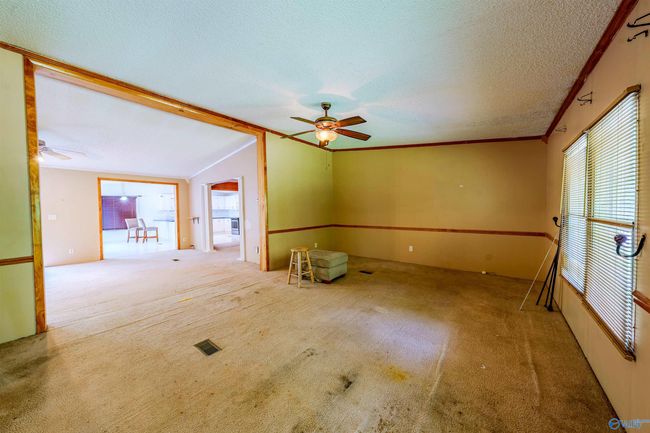 Features vaulted ceiling w/fan | Image 5