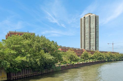 484 N Canal St, Chicago, IL, 60654-8873 | Card Image