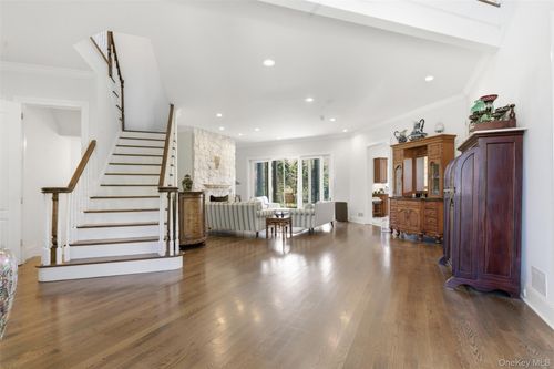9 Locust Woods Dr, Shelter Island, NY, 11964 | Card Image