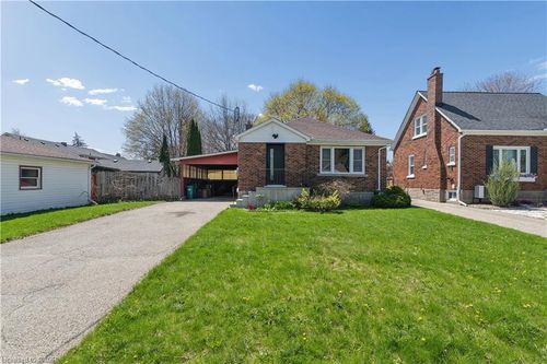 209 Bedford Rd, Kitchener, ON, N2G3A5 | Card Image