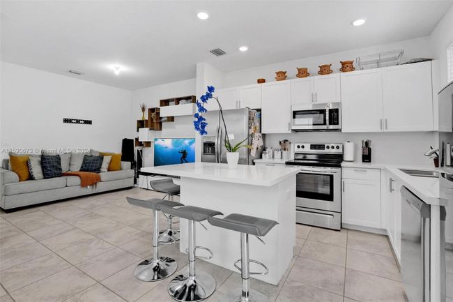 317 - 317 Ne 208th Ter, Townhouse with 3 bedrooms, 3 bathrooms and null parking in Miami FL | Image 14