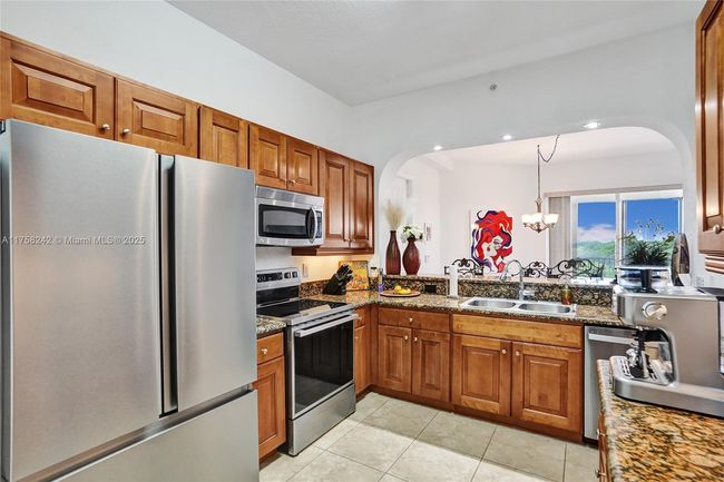 APT-501 - 3500 Oaks Clubhouse Dr, Condo with 3 bedrooms, 2 bathrooms and null parking in Pompano Beach FL | Image 28