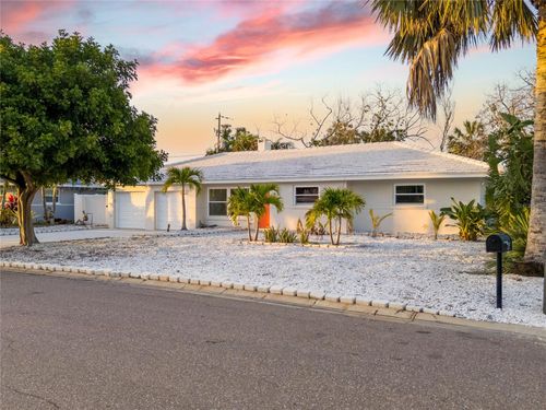 123 8th St, BELLEAIR BEACH, FL, 33786-3220 | Card Image
