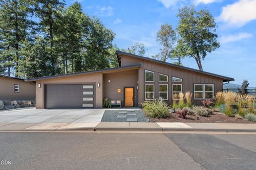 409 Selah Lane, Cave Junction, OR, 97523 | Card Image