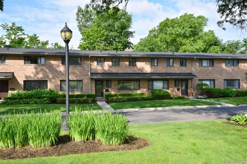 3-142 E Hickory Grove Rd, Bloomfield Hills, MI, 48304-1739 | Card Image