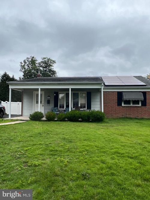 123 E Franklin Ave, BEVERLY, NJ, 08010-1846 | Card Image