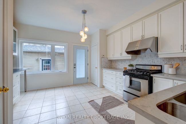 1872 Lake Shore Blvd E, House attached with 4 bedrooms, 3 bathrooms and null parking in Toronto ON | Image 6