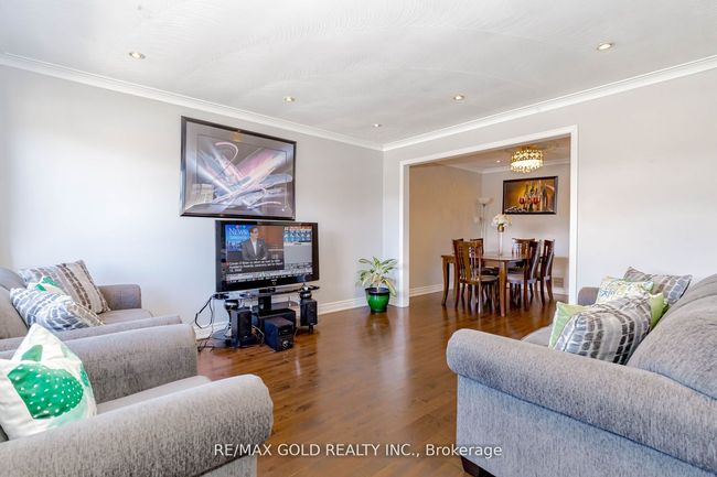 298 Royal Salisbury Way, House attached with 6 bedrooms, 3 bathrooms and 3 parking in Brampton ON | Image 6