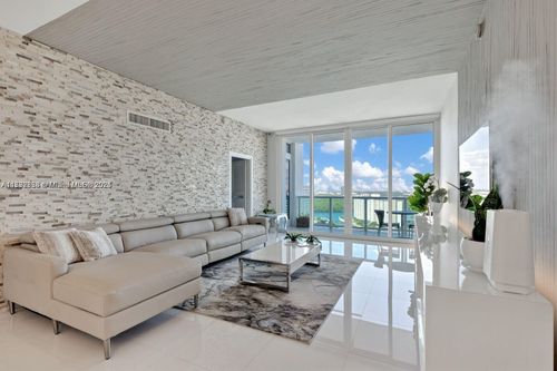 ph01-100 Bayview Dr, Sunny Isles Beach, FL, 33160 | Card Image