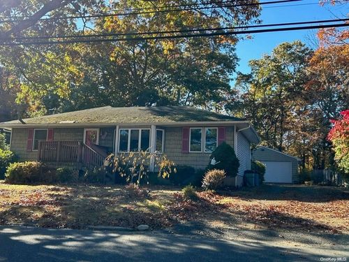 118 Elliot Ave, Lake Grove, NY, 11755-2046 | Card Image