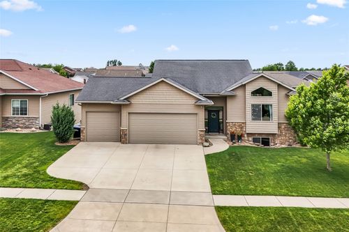 3589 Faulkner Ave, Marion, IA, 52302-9086 | Card Image