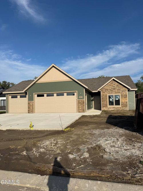 601 Mehrer Dr, Bismarck, ND, 58504-7754 | Card Image