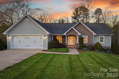 5205 S Oak Cir, Granite Falls, NC, 28630-8802 | Card Image