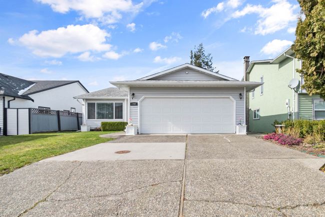 8707 Tilston Street, House other with 3 bedrooms, 2 bathrooms and 4 parking in Chilliwack BC | Image 2