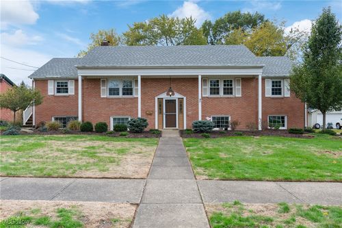 634 Edgewood St Se, North Canton, OH, 44720-3222 | Card Image