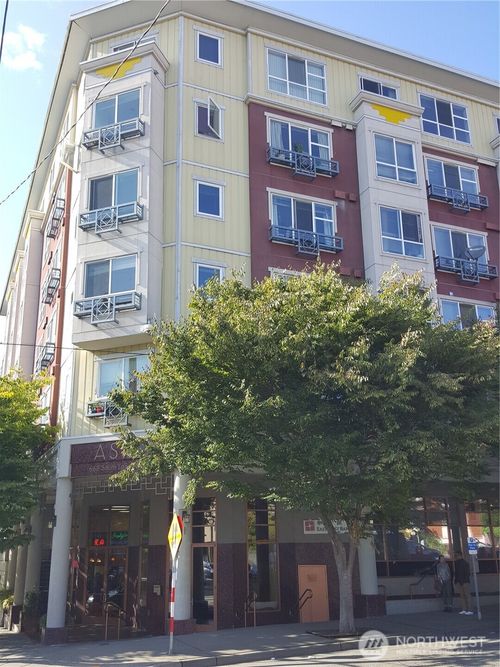 apt-314-668 S Lane St, Seattle, WA, 98104-2977 | Card Image