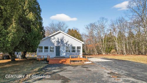 1647 N Huron Rd, Tawas City, MI, 48763-9461 | Card Image