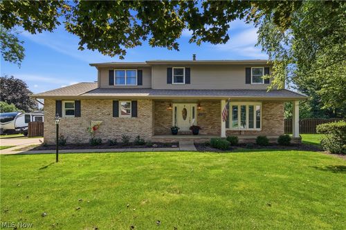 1068 Shelview Cir Nw, Uniontown, OH, 44685-8507 | Card Image