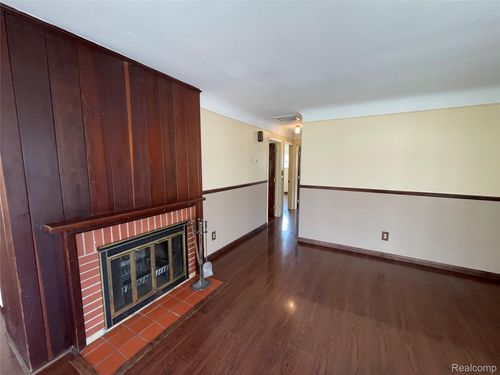 38330 Newcastle St, Clinton Twp, MI, 48036-2845 | Card Image