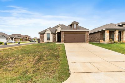 10600 Jordan Court, Home with 4 bedrooms, 2 bathrooms and 2 parking in Waco TX | Image 3