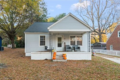 231 Dorothy St, High Point, NC, 27262-7935 | Card Image