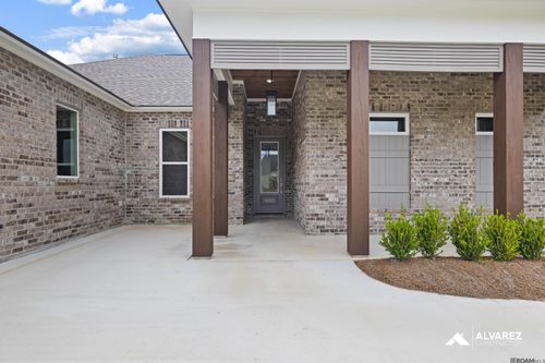9221 Oak Colony Dr, Baton Rouge, LA, 70817 | Card Image