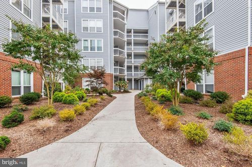 2-b6-3179 Summit Square Dr, OAKTON, VA, 22124-2868 | Card Image