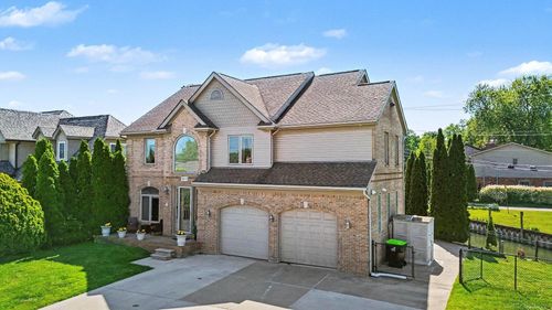 38035 Pointe Rosa St, Harrison Township, MI, 48045-2758 | Card Image