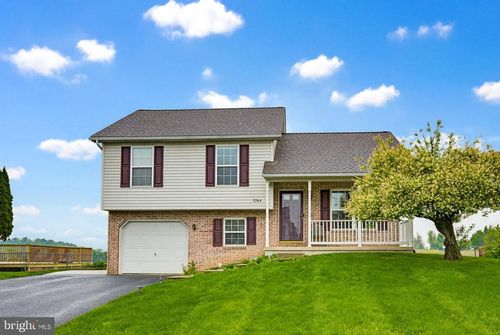 3744 Mountain Shadow Cir, FAYETTEVILLE, PA, 17222-9340 | Card Image