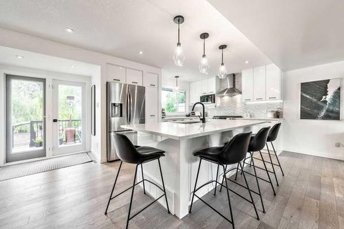 976 Canaveral Crescent Sw, Calgary, AB, T2W1N5 | Card Image