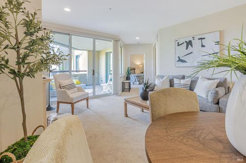 apt-3p-300 Deer Valley Rd, San Rafael, CA, 94903-5510 | Card Image