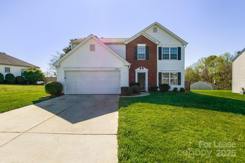 6130 Brookfield Pointe Dr, Charlotte, NC, 28216-7623 | Card Image