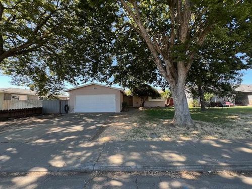 42 Manor Ave, Gustine, CA, 95322-1911 | Card Image