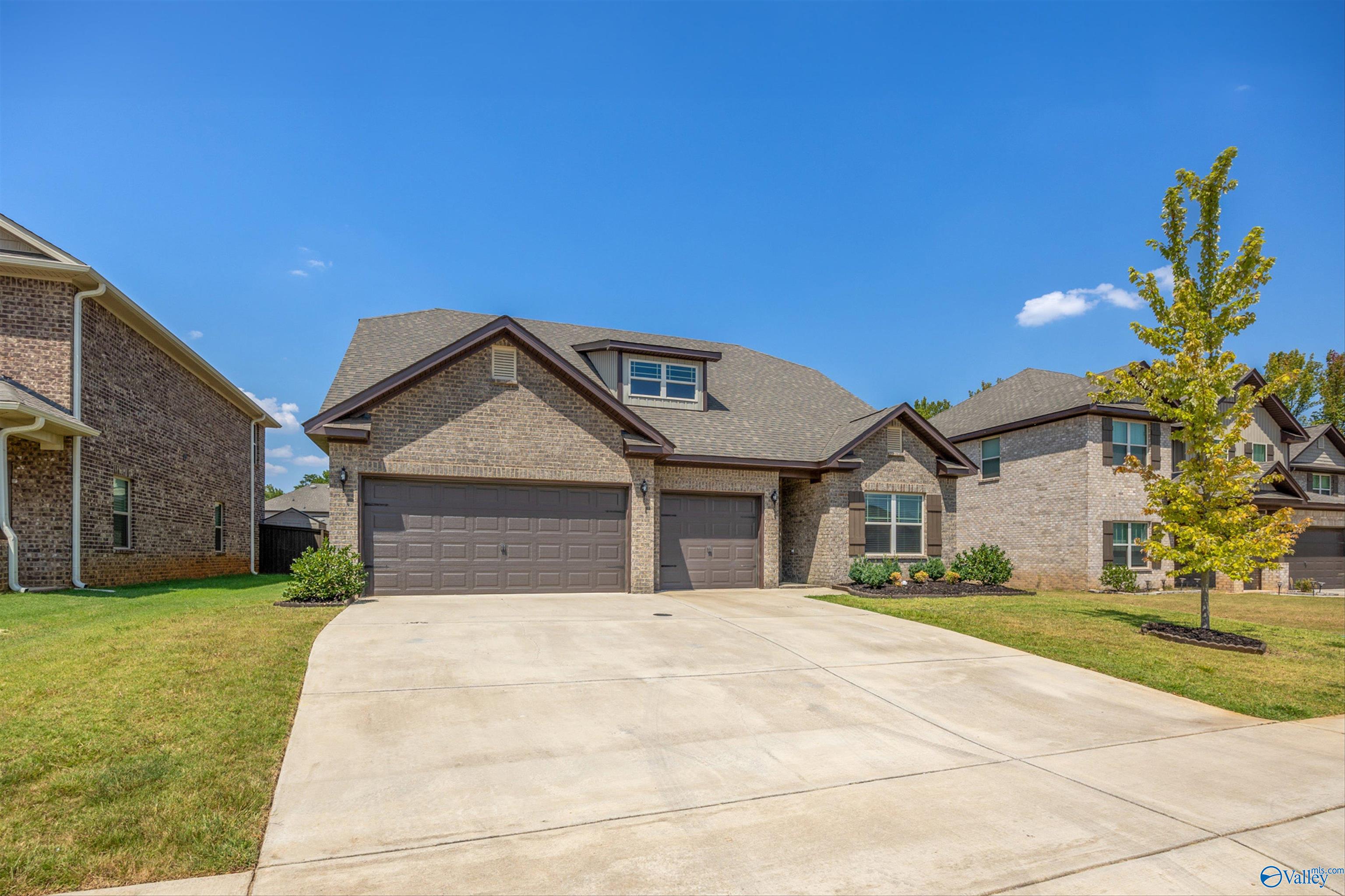 Kingswood Dr, Huntsville, AL 35806