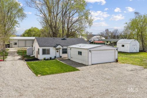 948 Mill Rd, Emmett, ID, 83617-4232 | Card Image