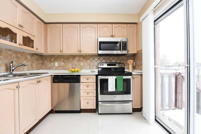 20 Saddletree Trail, House other with 2 bedrooms, 1 bathrooms and 5 parking in Brampton ON | Image 12