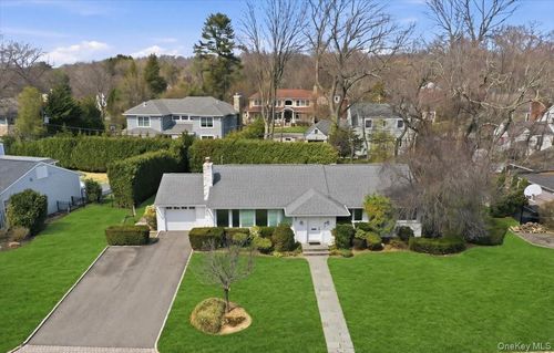 41 Highfield Ln, Roslyn Heights, NY, 11577-1826 | Card Image