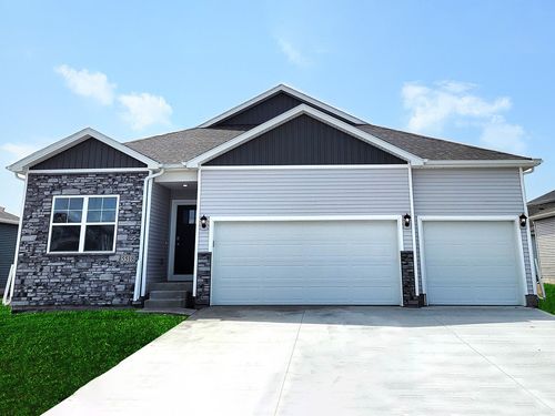 825 2nd St Ne, Altoona, IA, 50009-3213 | Card Image