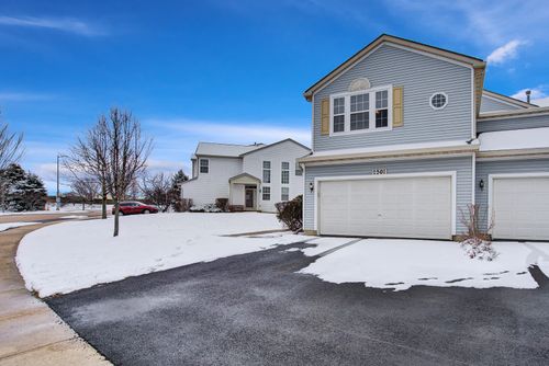 2501 Reflections Dr, Aurora, IL, 60502-7316 | Card Image