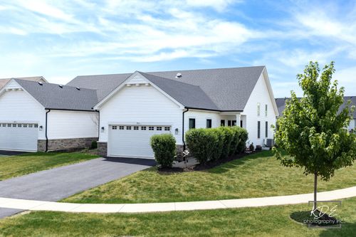 561 Sudbury Cir, Oswego, IL, 60543-7154 | Card Image