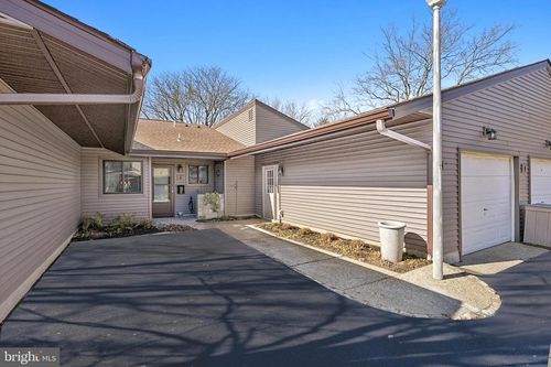 4 Middlebrook Ct, Red Bank, NJ, 07701-5408 | Card Image