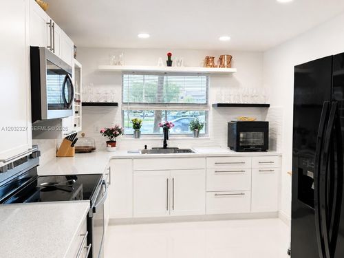 109-9241 Sunrise Lakes Blvd, Sunrise, FL, 33322-1341 | Card Image