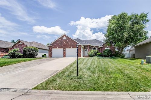 4625 Wisteria Dr, Alton, IL, 62002-7160 | Card Image