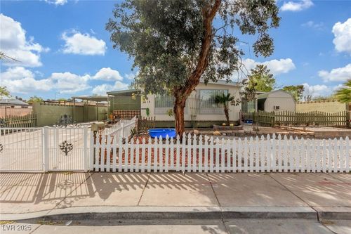 3415 Encina Dr, Las Vegas, NV, 89121-2801 | Card Image