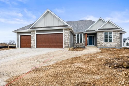 N66W21193 Sweet Clover Drive, MENOMONEE FALLS, WI, 53051 | Card Image