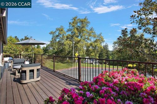 39 Sea Pines St, Moraga, CA, 94556-1028 | Card Image